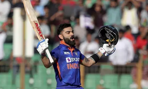 Virat Kohli Century : विराट कोहली ने तीन साल बाद वनडे क्रिकेट में जड़ा शतक, तोड़ दिया इस दिग्गज बल्लेबाज का रिकॉर्ड Virat Kohli Century : विराट कोहली ने तीन साल बाद वनडे क्रिकेट में जड़ा शतक, तोड़ दिया इस दिग्गज बल्लेबाज का रिकॉर्ड