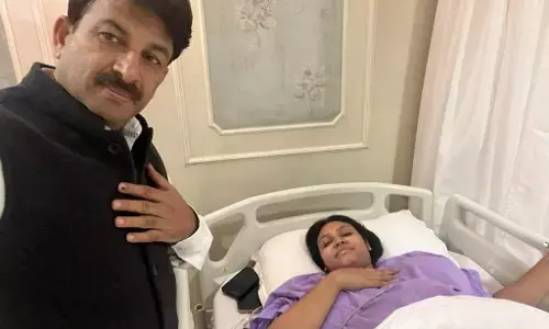 मनोज तिवारी के घर फिर गूंजी किलकारी, बोले- घर में लक्ष्मी के बाद सरस्वती आई, पत्नी संग शेयर की पहली फोटो मनोज तिवारी के घर फिर गूंजी किलकारी, बोले- घर में लक्ष्मी के बाद सरस्वती आई, पत्नी संग शेयर की पहली फोटो