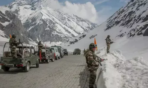 अरुणाचल में LAC के करीब भारतीय सेना का मुंहतोड़ जवाब, 300 चीनी सैनिकों को खदेड़ा, कई जख्मी अरुणाचल में LAC के करीब भारतीय सेना का मुंहतोड़ जवाब, 300 चीनी सैनिकों को खदेड़ा, कई जख्मी