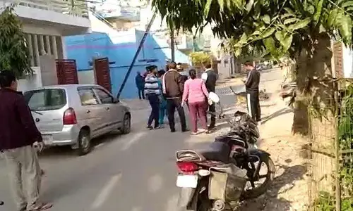 पीडीए नैनी के मोहल्ले में आवारा कुत्तों का आतंक, परेशान लोगों ने पुलिस से की शिकायत पीडीए नैनी के मोहल्ले में आवारा कुत्तों का आतंक, परेशान लोगों ने पुलिस से की शिकायत