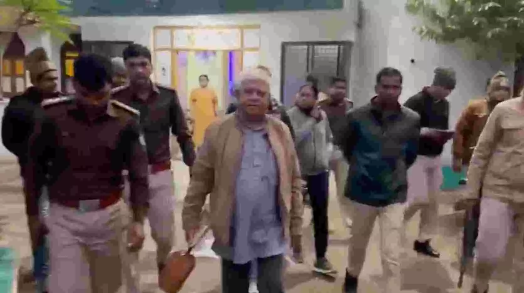 पीएम मोदी की हत्या की बात करने वाले कांग्रेस नेता राजा पटेरिया गिरफ्तार पीएम मोदी की हत्या की बात करने वाले कांग्रेस नेता राजा पटेरिया गिरफ्तार