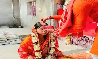 घर वालों को मंजूर नहीं था रिश्ता, प्रेमी जोड़े ने भागकर रचाई शादी, लड़के पर अपहरण का लगा आरोप घर वालों को मंजूर नहीं था रिश्ता, प्रेमी जोड़े ने भागकर रचाई शादी, लड़के पर अपहरण का लगा आरोप