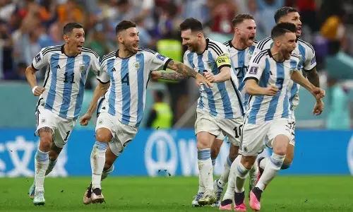 Fifa World Cup SemiFinal: लियोनेल मेसी का चला जादू, क्रोएशिया को रौंद फाइनल में पहुंची अर्जेंटीना, बने कई रिकॉर्ड Fifa World Cup SemiFinal: लियोनेल मेसी का चला जादू, क्रोएशिया को रौंद फाइनल में पहुंची अर्जेंटीना, बने कई रिकॉर्ड