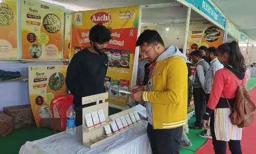 काशी तमिल संगमम: काशीवासियों को भा रहा है चेन्नई का इको फ्रेंडली चॉकलेट