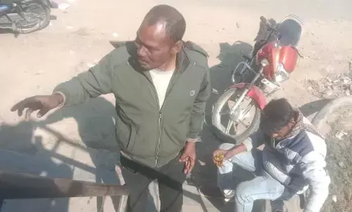 फ्री का वेतन ले रहा सफाई कर्मी प्राइवेट ब्यक्ति कर रहा सफाई फ्री का वेतन ले रहा सफाई कर्मी प्राइवेट ब्यक्ति कर रहा सफाई