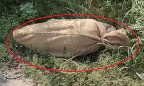बंधे के किनारे बोरे में पड़ा मिला शव,हत्या की आशंका