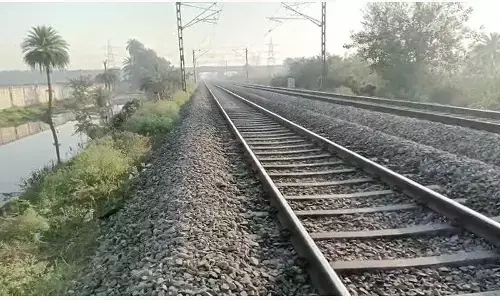 गाजियाबाद में रेलवे ट्रेक पर रील बनाते हुए तीन की मौत, एक युवती व दो युवकों की हुई मौत, पहचानने के लिए अंदर फ़ोटो देखें और शेयर करें गाजियाबाद में रेलवे ट्रेक पर रील बनाते हुए तीन की मौत, एक युवती व दो युवकों की हुई मौत, पहचानने के लिए अंदर फ़ोटो देखें और शेयर करें