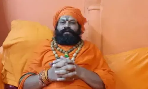 पठान पर बरसे अयोध्या हनुमानगढ़ी के महंत राजू दास, कहा- ऐसी फिल्म का बहिष्कार करो..थिएटर को फूंक दो पठान पर बरसे अयोध्या हनुमानगढ़ी के महंत राजू दास, कहा- ऐसी फिल्म का बहिष्कार करो..थिएटर को फूंक दो