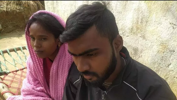 पति-पत्नि और वो: 2 बच्चों की मां को फेसबुक फ्रेंड से हुआ इश्क, पति ने प्रेमी के पास भेजा पति-पत्नि और वो: 2 बच्चों की मां को फेसबुक फ्रेंड से हुआ इश्क, पति ने प्रेमी के पास भेजा