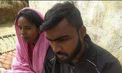 पति-पत्नि और वो: 2 बच्चों की मां को फेसबुक फ्रेंड से हुआ इश्क, पति ने प्रेमी के पास भेजा पति-पत्नि और वो: 2 बच्चों की मां को फेसबुक फ्रेंड से हुआ इश्क, पति ने प्रेमी के पास भेजा