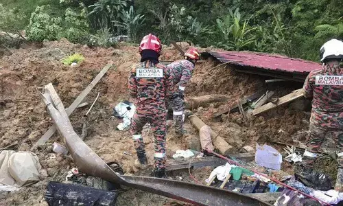 मलेशिया में भूस्खलन होने से 18 लोगों की मौत, 15 से अधिक लोगों के दबने की आशंका