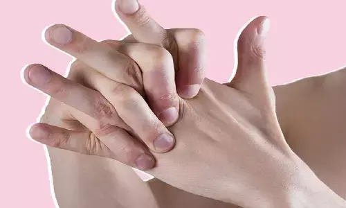 Health Tips: हाथों की उंगलियां चटकाते हैं तो हो जाएं सावधान, हो जायेगी यह बीमारी