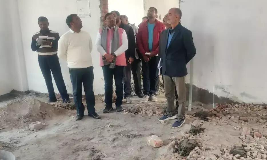 Ayodhya Big Breaking: घटिया निर्माण देखकर भड़के अयोध्या के जिलाधिकारी, बोले- संबंधित जिम्मेदारों के विरुद्ध की जाएगी कार्यवाही Ayodhya Big Breaking: घटिया निर्माण देखकर भड़के अयोध्या के जिलाधिकारी, बोले- संबंधित जिम्मेदारों के विरुद्ध की जाएगी कार्यवाही