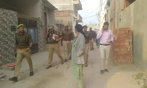 Varanasi Big Breaking: वाराणसी में मासूम बच्ची को टॉफी का लालच देकर उसके साथ रेप का प्रयास Varanasi Big Breaking: वाराणसी में मासूम बच्ची को टॉफी का लालच देकर उसके साथ रेप का प्रयास