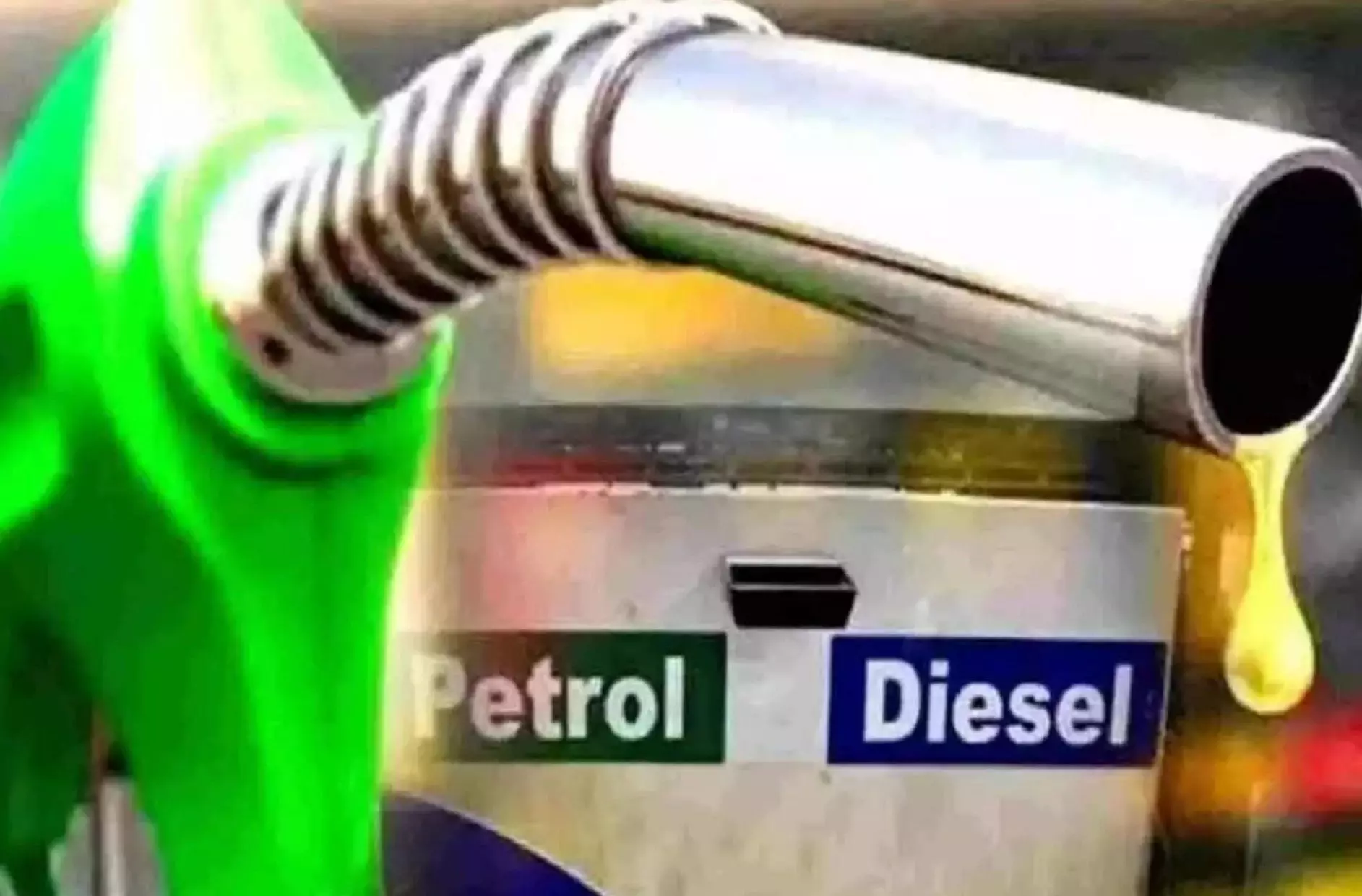 Petrol Diesel Price Today: पेट्रोल-डीजल के दाम हो गए अपडेट, जानें आपके शहर में आज क्या है एक लीटर का रेट