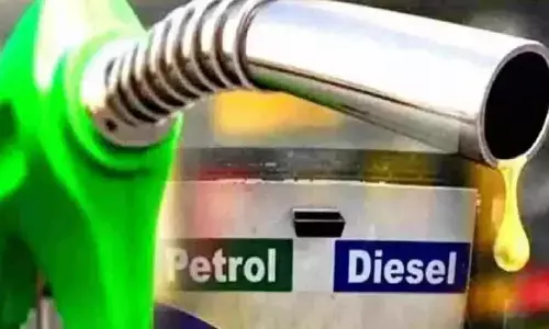 Petrol Diesel Price Today: पेट्रोल-डीजल के दाम हो गए अपडेट, जानें आपके शहर में आज क्या है एक लीटर का रेट Petrol Diesel Price Today: पेट्रोल-डीजल के दाम हो गए अपडेट, जानें आपके शहर में आज क्या है एक लीटर का रेट