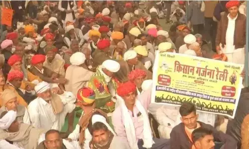 Farmers Protest: दिल्ली के रामलीला मैदान में हजारों की संख्या में जुटे किसान, जानें- क्या है मांगें Farmers Protest: दिल्ली के रामलीला मैदान में हजारों की संख्या में जुटे किसान, जानें- क्या है मांगें