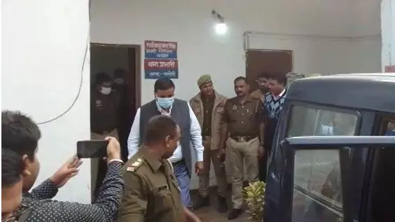 चंदौली में कांशीराम आवास आवंटन घोटाले में एसडीएम सुनील कुमार और ईओ राजेंद्र प्रसाद को पुलिस ने किया गिरफ्तार