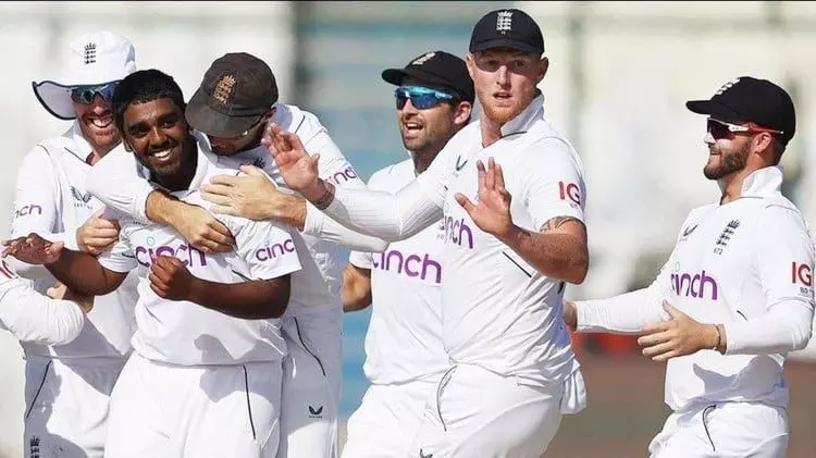 इंग्लैंड ने किया पाकिस्तान का 3-0 से किया सूपड़ा साफ़, तीसरे टेस्ट में 8 विकेट से हराया इंग्लैंड ने किया पाकिस्तान का 3-0 से किया सूपड़ा साफ़, तीसरे टेस्ट में 8 विकेट से हराया