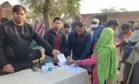 ग्रामीणों के लिए बने डीएम और एडीएम फरिश्ता, इस गाँव के लोगों को मुख्य धारा से जोड़ विकास की गंगा बहने की शुरुआत की ग्रामीणों के लिए बने डीएम और एडीएम फरिश्ता, इस गाँव के लोगों को मुख्य धारा से जोड़ विकास की गंगा बहने की शुरुआत की