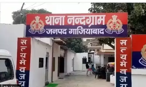 गाजियाबाद में स्क्रैप कारोबारी से 44 लाख रुपये की लूट, डीसीपी नगर ने लूट का खुलासा जल्द किए जाने की कही बात गाजियाबाद में स्क्रैप कारोबारी से 44 लाख रुपये की लूट, डीसीपी नगर ने लूट का खुलासा जल्द किए जाने की कही बात