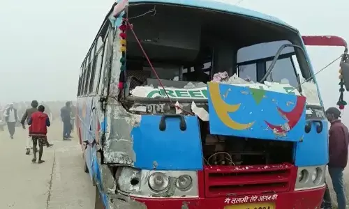 एमपी में कोहरे का कहर, स्कूल वाहन और बस की सीधी भिड़ंत में 3 बच्चों की मौके पर मौत, 30 से ज्यादा घायल एमपी में कोहरे का कहर, स्कूल वाहन और बस की सीधी भिड़ंत में 3 बच्चों की मौके पर मौत, 30 से ज्यादा घायल