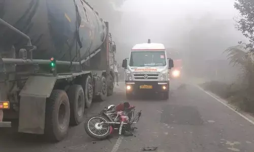 Kaushambi breaking news: рдЯреНрд░рдХ рдХреА рдЯрдХреНрдХрд░ рд╕реЗ рдмрд╛рдЗрдХ рд╕рд╡рд╛рд░ рдЧрдВрднреАрд░ рдШрд╛рдпрд▓ Kaushambi breaking news: рдЯреНрд░рдХ рдХреА рдЯрдХреНрдХрд░ рд╕реЗ рдмрд╛рдЗрдХ рд╕рд╡рд╛рд░ рдЧрдВрднреАрд░ рдШрд╛рдпрд▓