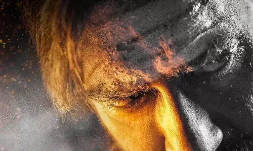 Ajay Devgn Film Bholaa :अजय देवगन ने किया खतरनाक लुक के साथ भोला की रिलीज डेट का ऐलान, बोले- एक चट्टान, सौ शैतान