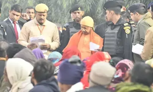 मुख्यमंत्री ने जनता दरबार में सुनी लागों की समस्याएं, अधिकारियों को दिया निर्देश