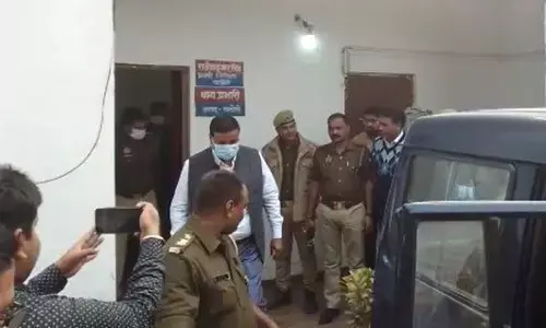 चंदौली में कांशीराम आवास आवंटन घोटाले में एसडीएम सुनील कुमार और ईओ राजेंद्र प्रसाद को पुलिस ने किया गिरफ्तार