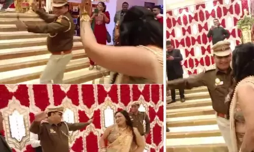 Delhi Police SHO Dance: दिल्ली पुलिस SHO ने वर्दी में मेरा बलमा थानेदार गाने पर किया डांस, वीडियो हुआ वायरल
