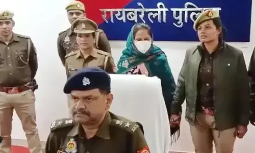 पति का मर्डर कर साथ सोती रही पत्नी, बच्चों से बोली- पापा को नहीं जगाना, जानें- कैसे उठा हत्याकांड से पर्दा पति का मर्डर कर साथ सोती रही पत्नी, बच्चों से बोली- पापा को नहीं जगाना, जानें- कैसे उठा हत्याकांड से पर्दा