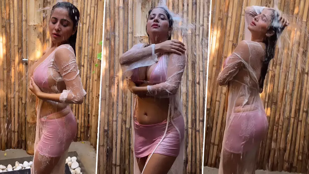 Kate Sharma Sexy Video: केट शर्मा ने ब्लैक बिकनी पहन Besharam Rang गाने में दिए सेक्सी पोज, हॉटनेस ने यूजर्स के उड़ाए होश Kate Sharma Sexy Video: केट शर्मा ने ब्लैक बिकनी पहन Besharam Rang गाने में दिए सेक्सी पोज, हॉटनेस ने यूजर्स के उड़ाए होश
