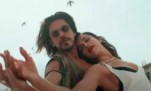 शाहरुख की पठान का नया गाना झूमे जग पठान गाना वायरल, 1 घंटे में 2.2M व्यूज, आपने देखा क्या? शाहरुख की पठान का नया गाना झूमे जग पठान गाना वायरल, 1 घंटे में 2.2M व्यूज, आपने देखा क्या?