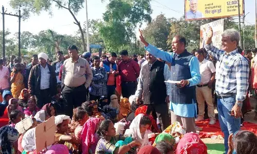 Chhattisgarh News: हमले के डर से बस्तर के 60 ईसाई परिवारों ने स्टेडियम और चर्च में ली शरण