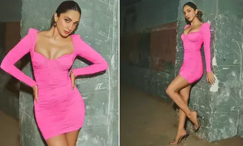 Kiara Advani Sexy Video: कियारा आडवाणी ने हॉट बॉडीकॉन ड्रेस पहन दिए सेक्सी पोज, एक्ट्रेस की हॉटनेस ने बढ़ाया सोशल मीडिया का पारा Kiara Advani Sexy Video: कियारा आडवाणी ने हॉट बॉडीकॉन ड्रेस पहन दिए सेक्सी पोज, एक्ट्रेस की हॉटनेस ने बढ़ाया सोशल मीडिया का पारा