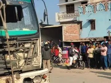 ट्रक ने रौंदा बहन की मौत, भाई की हालत नाजुक