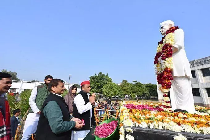 चाचा शिवपाल को लेकर अखिलेश यादव ने क्यों दिया अब ये बयान, सभी दलों में मचेगी खलबली