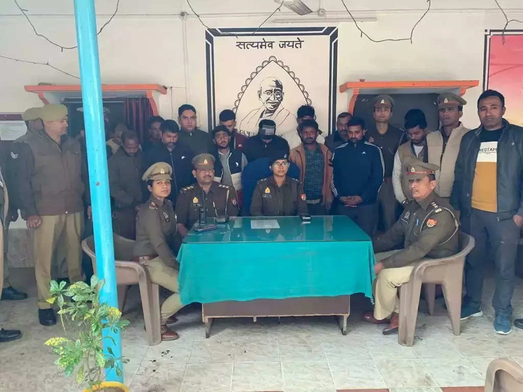 Varanasi News: 15 युवकों को पुलिस ने पकड़ा, कैंट स्टेशन के समीप चल रहा देह व्यापार का धंधा