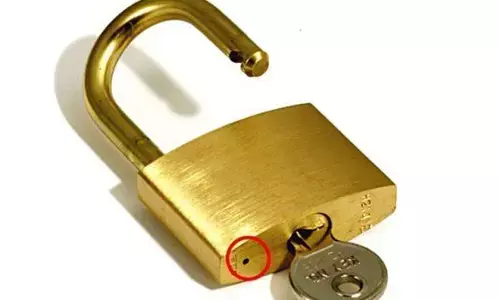 ताले के सबसे नीचे क्यों होता है छोटा छेद, जानकर रह जायेंगे हैरान