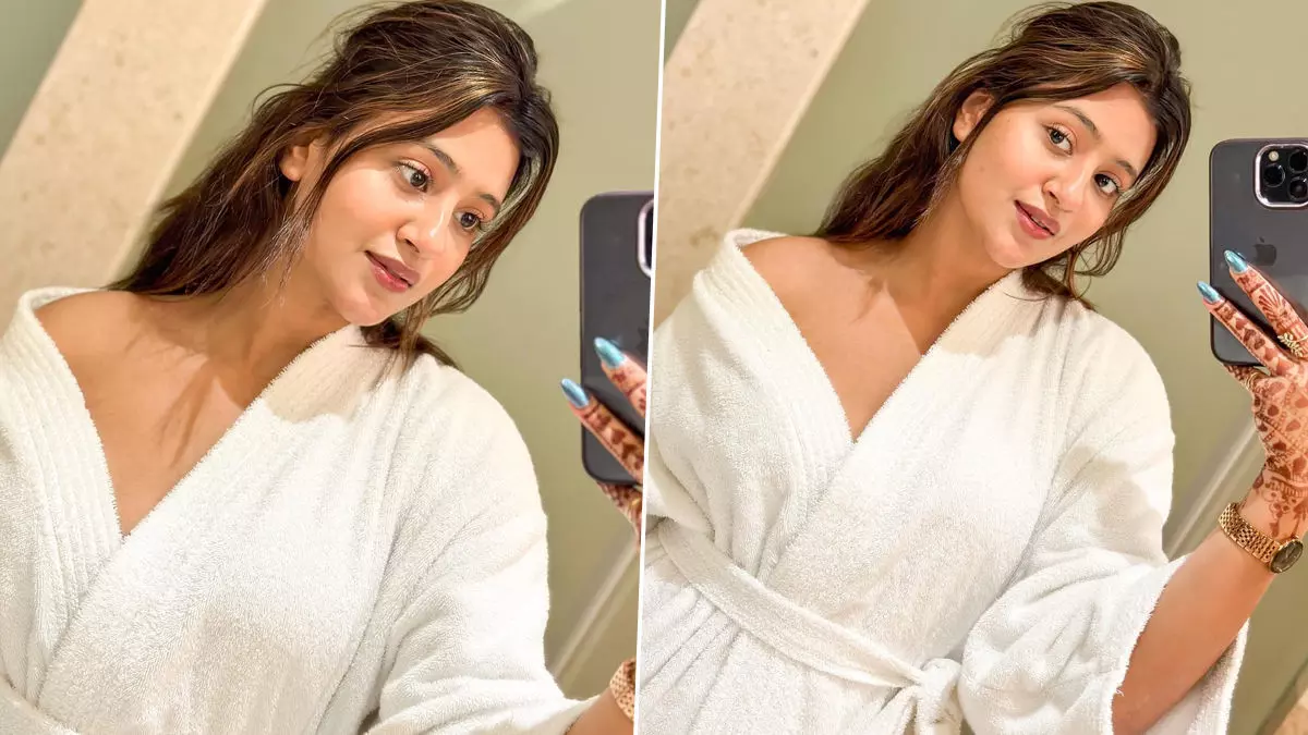 Anjali Arora Sexy Photos: Anjali Arora ने बाथरोब पहनकर शेयर की Sexy Video Anjali Arora Sexy Photos: Anjali Arora ने बाथरोब पहनकर शेयर की Sexy Video
