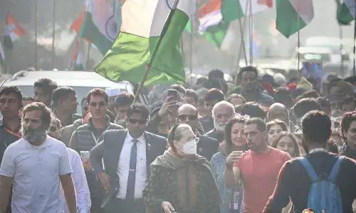 भारत जोड़ो यात्रा में शामिल हुईं सोनिया और प्रियंका, रॉबर्ट वाड्रा भी पहुंचे, 107 दिन में 3 हजार किमी चलकर दिल्ली पहुंचे राहुल