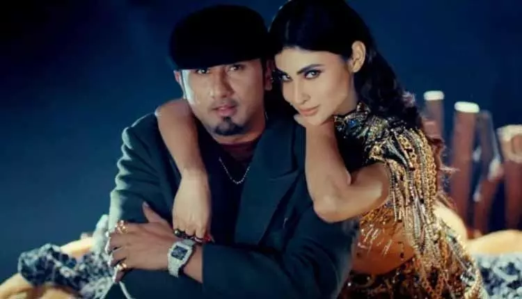 Gatividhi Song: Honey Singh-Mouni Roy स्टारर गतिविधि गाना हुआ रिलीज, यह पार्टी सॉन्ग सुन आपके भी थिरकने लगेंगे पैर Gatividhi Song: Honey Singh-Mouni Roy स्टारर गतिविधि गाना हुआ रिलीज, यह पार्टी सॉन्ग सुन आपके भी थिरकने लगेंगे पैर