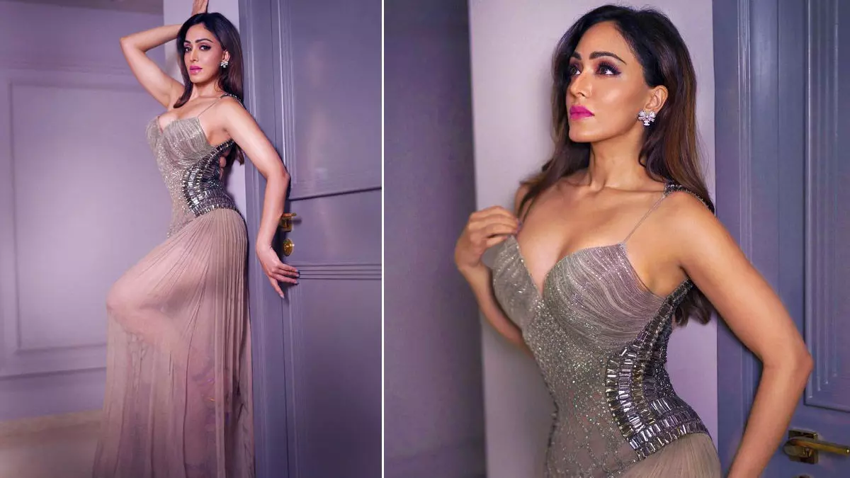 Khushali Kumar Sexy Video: Khushali Kumar ने हॉट आउटफिट पहन फ्लॉन्ट किया सेक्सी फिगर, हॉटनेस बढ़ा देगी आपके दिलों की धड़कन Khushali Kumar Sexy Video: Khushali Kumar ने हॉट आउटफिट पहन फ्लॉन्ट किया सेक्सी फिगर, हॉटनेस बढ़ा देगी आपके दिलों की धड़कन