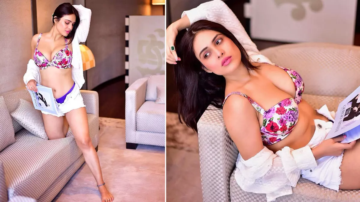 Neha Malik Sexy Video: भोजपुरी एक्ट्रेस Neha Malik ने सोफा पर दिया ऐसा पोज कि उड़े फैंस के होश, बिकिनी पहनकर ढा रही हैं कहर Neha Malik Sexy Video: भोजपुरी एक्ट्रेस Neha Malik ने सोफा पर दिया ऐसा पोज कि उड़े फैंस के होश, बिकिनी पहनकर ढा रही हैं कहर