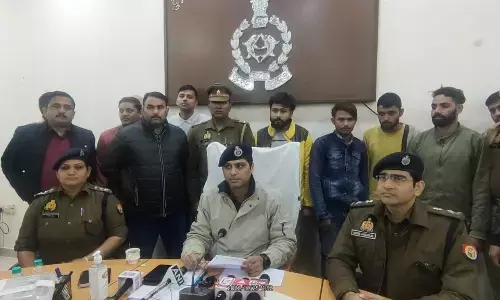 गाजियाबाद पुलिस ने किया 45 लाख की लूट का खुलासा, 4 अभियुक्त से लूटे गए 22 लाख 47 हजार किए बरामद गाजियाबाद पुलिस ने किया 45 लाख की लूट का खुलासा, 4 अभियुक्त से लूटे गए 22 लाख 47 हजार किए बरामद