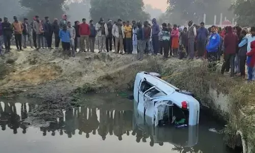 कोहरे के कारण नाले में समाई कार, 4 दोस्तों की दर्दनाक मौत कोहरे के कारण नाले में समाई कार, 4 दोस्तों की दर्दनाक मौत