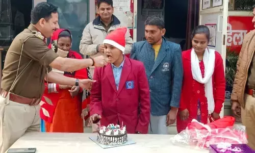 गाजियाबाद पुलिस ने किया दिल को झकझोर देने वाला काम, सब कुछ देना पर गरीबी न देना, थाना प्रभारी ने जन्मदिन मनाकर दिलाए कपड़े गाजियाबाद पुलिस ने किया दिल को झकझोर देने वाला काम, सब कुछ देना पर गरीबी न देना, थाना प्रभारी ने जन्मदिन मनाकर दिलाए कपड़े