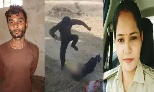 हैवान बॉयफ्रेंड के घर पर चला बुलडोजर, गर्लफ्रेंड को मुंह पर तड़ातड़ लात मारने का वीडियो हुआ था वायरल हैवान बॉयफ्रेंड के घर पर चला बुलडोजर, गर्लफ्रेंड को मुंह पर तड़ातड़ लात मारने का वीडियो हुआ था वायरल