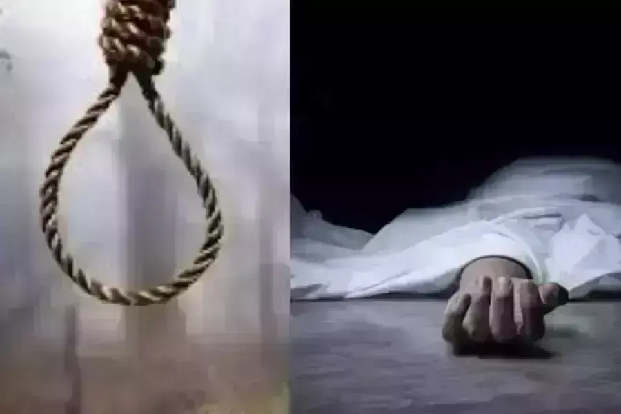 मोबाइल गेम खेलने से मां ने मना किया तो बच्चे ने लगा ली फांसी मोबाइल गेम खेलने से मां ने मना किया तो बच्चे ने लगा ली फांसी